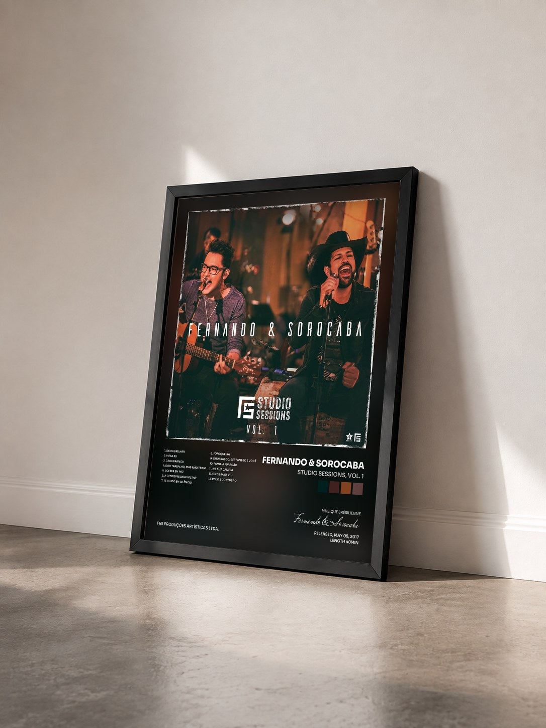 #noir Tableau de l'album Studio Sessions, Vol. 1 de Fernando & Sorocaba vu de trois quarts, cadre noir