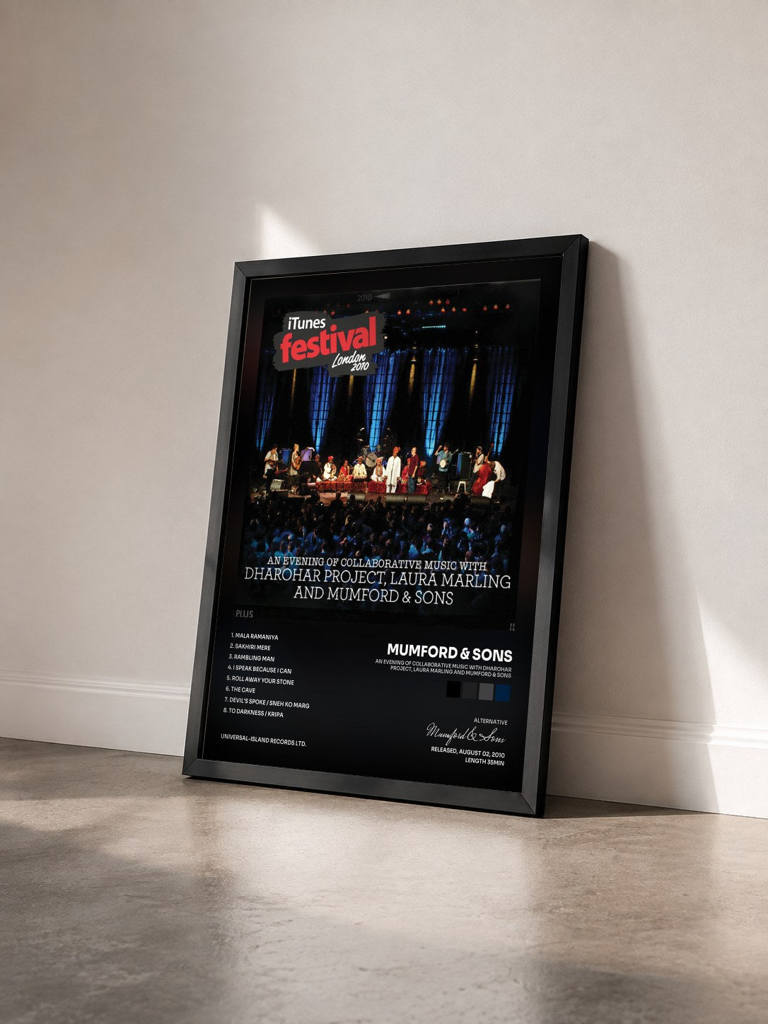 #noir Tableau de l'album An Evening Of Collaborative Music With Dharohar Project, Laura Marling And Mumford & Sons de Mumford & Sons vu de trois quarts, cadre noir