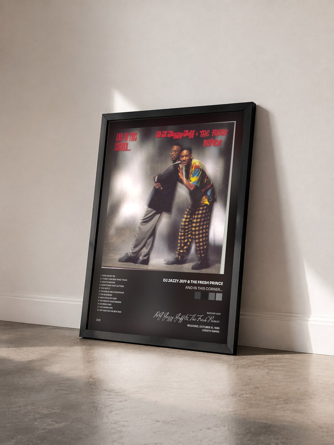 #noir Tableau de l'album And In This Corner... de DJ Jazzy Jeff & The Fresh Prince vu de trois quarts, cadre noir