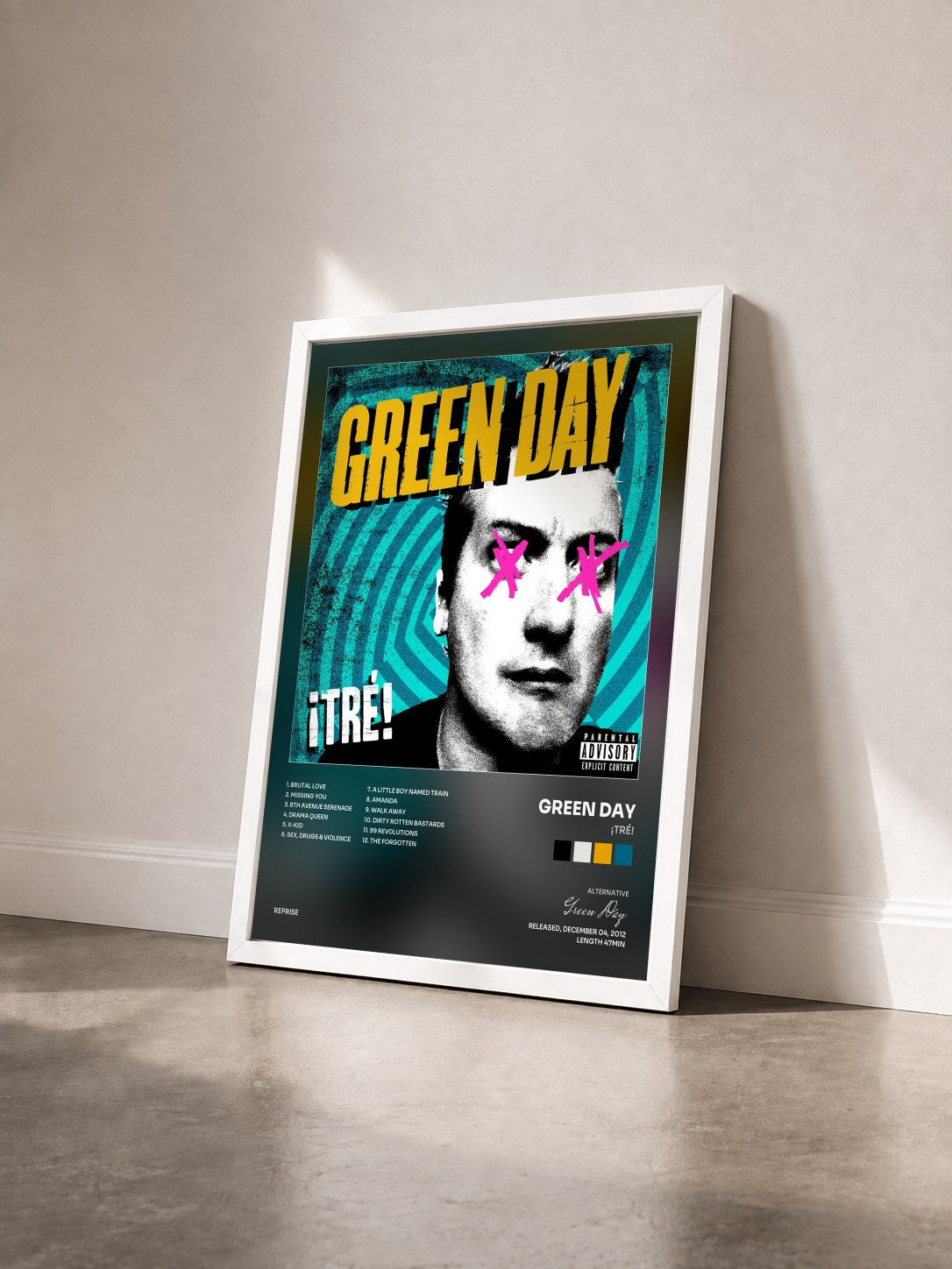 #blanc ¡TRÉ! de Green Day en lámina enmarcada vista de tres cuartos, marco blanco