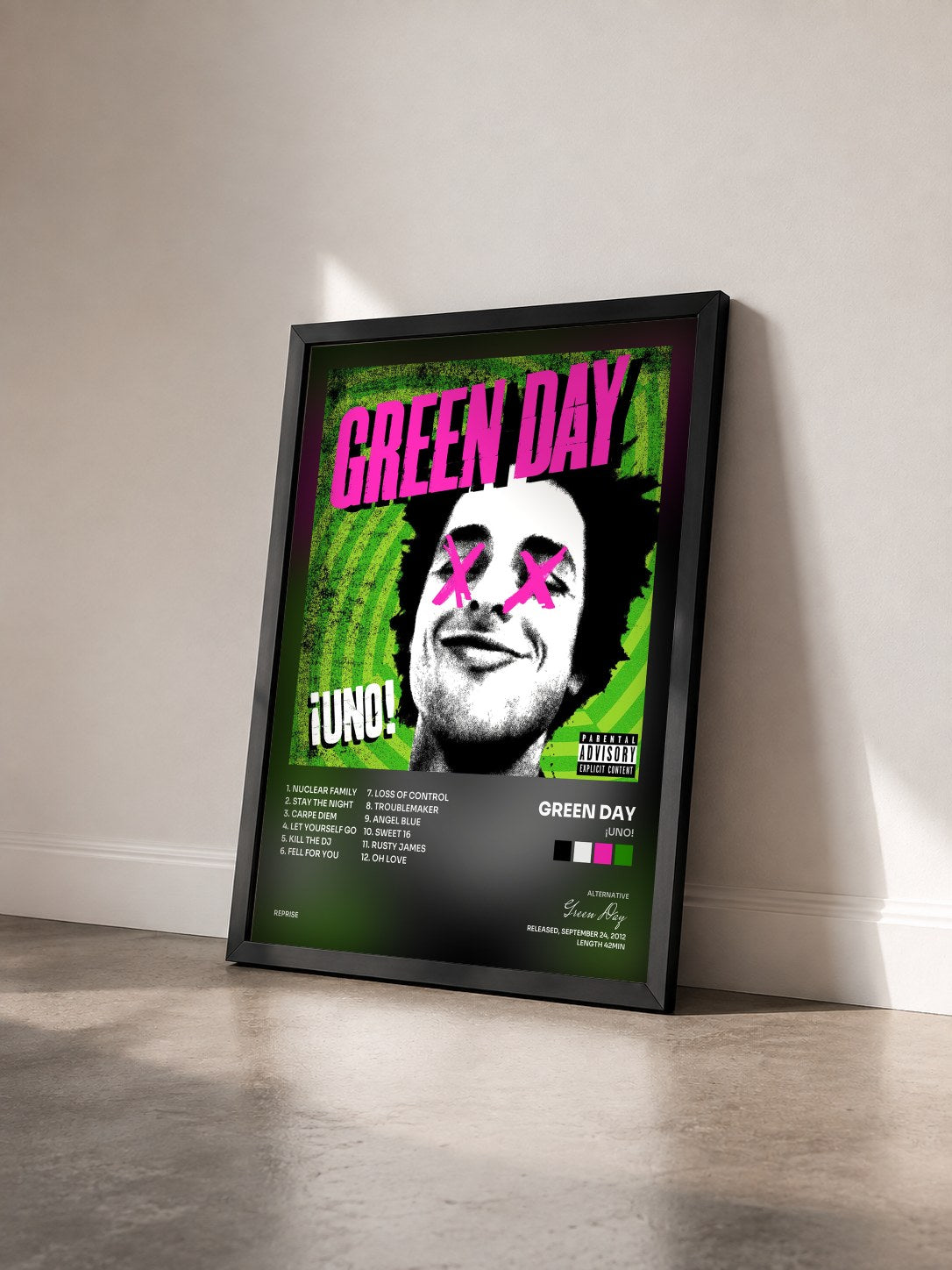 #noir ¡UNO! de Green Day en lámina enmarcada vista de tres cuartos, marco negro