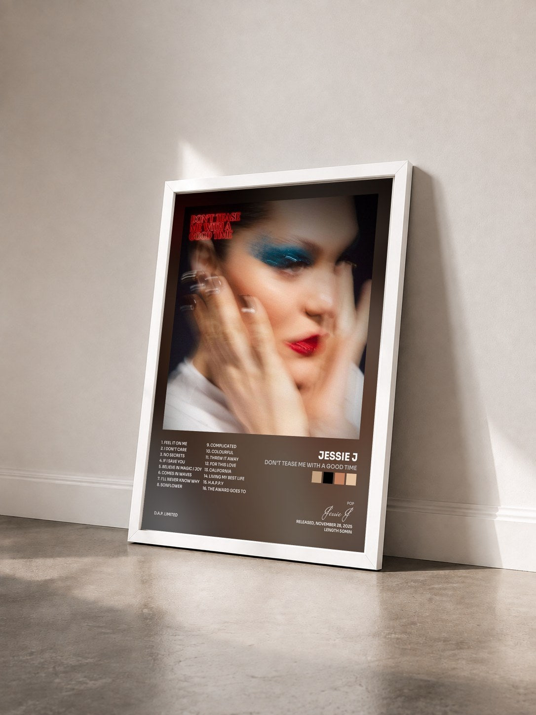 #blanc Tableau de l'album Don't Tease Me With A Good Time de Jessie J vu de trois quarts, cadre blanc