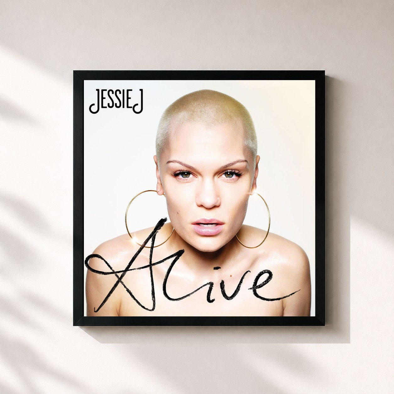 #noir Tableau carré de l'album Alive de Jessie J, cadre noir 32x32 cm