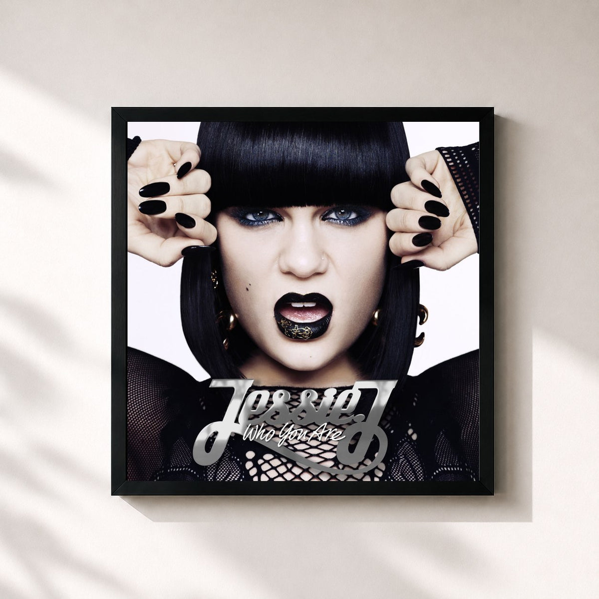 #noir Tableau carré de l'album Who You Are (Deluxe Edition) de Jessie J, cadre noir 32x32 cm