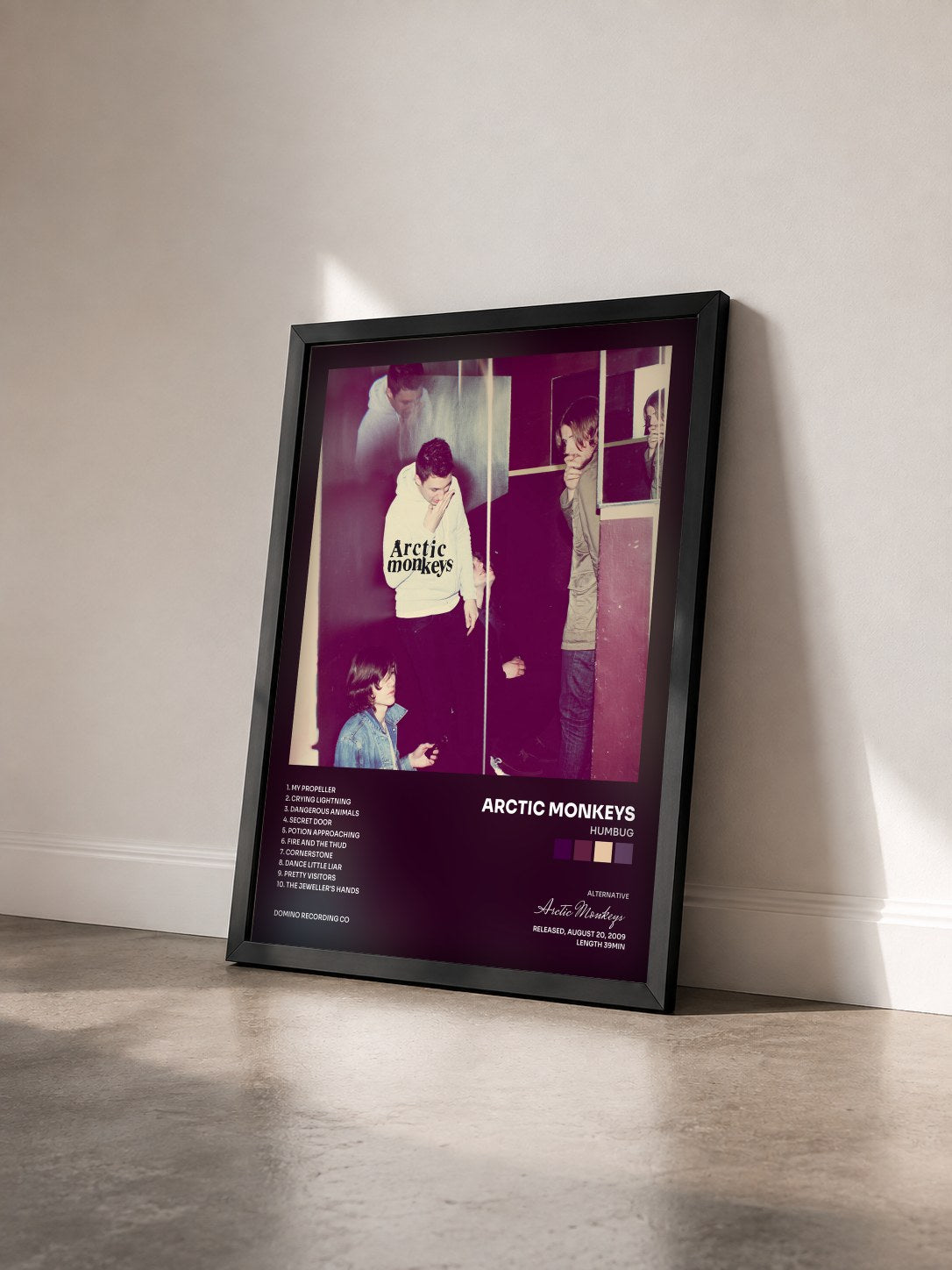#noir Tableau de l'album Humbug de Arctic Monkeys vu de trois quarts, cadre noir