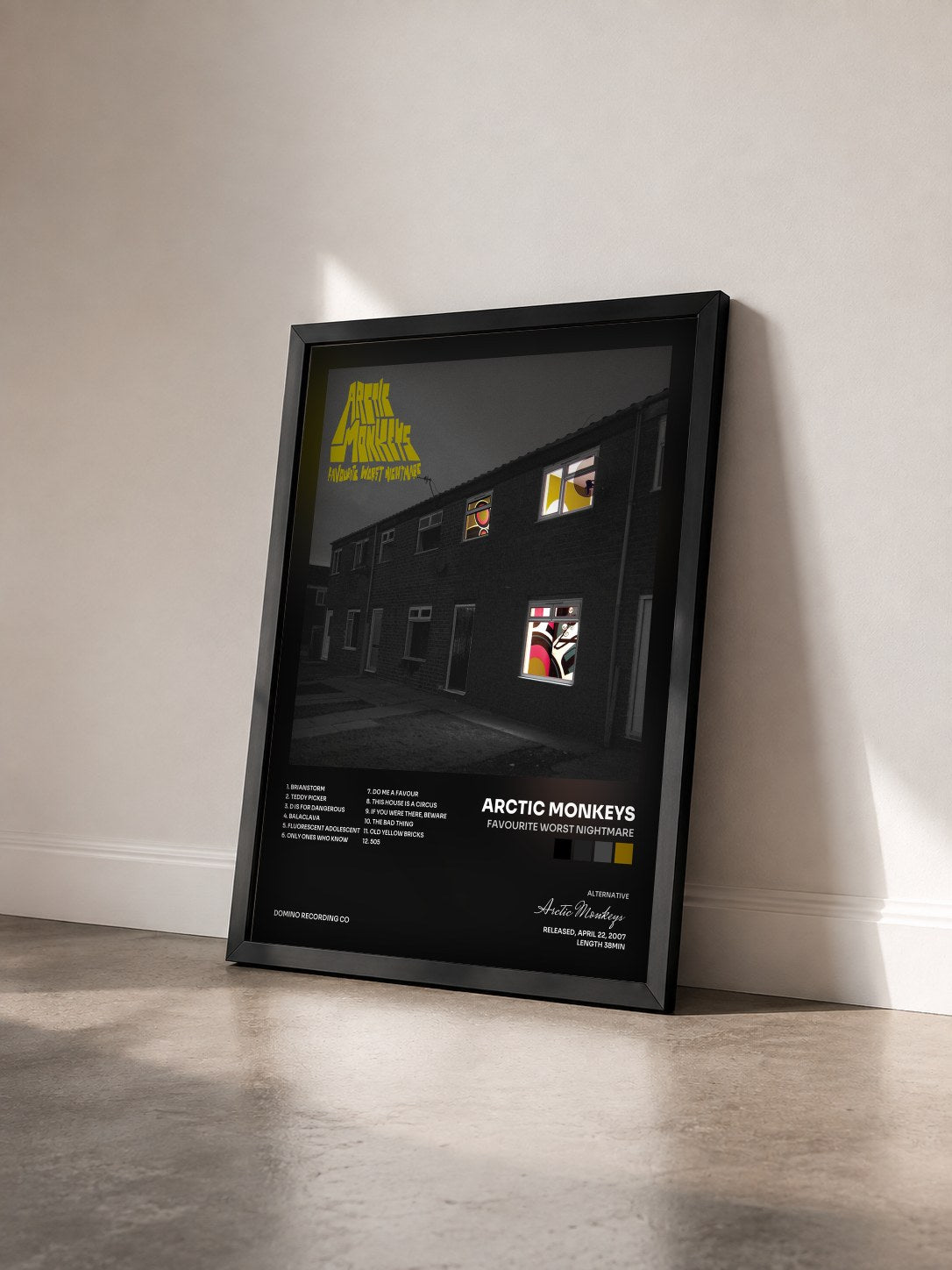 #noir Tableau de l'album Favourite Worst Nightmare de Arctic Monkeys vu de trois quarts, cadre noir