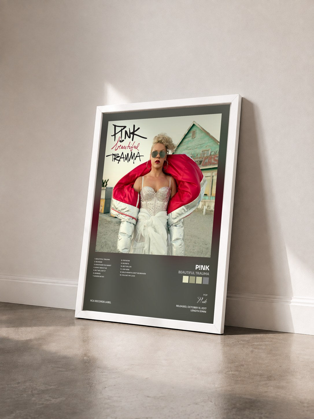 #blanc Tableau de l'album Beautiful Trauma de P!nk vu de trois quarts, cadre blanc