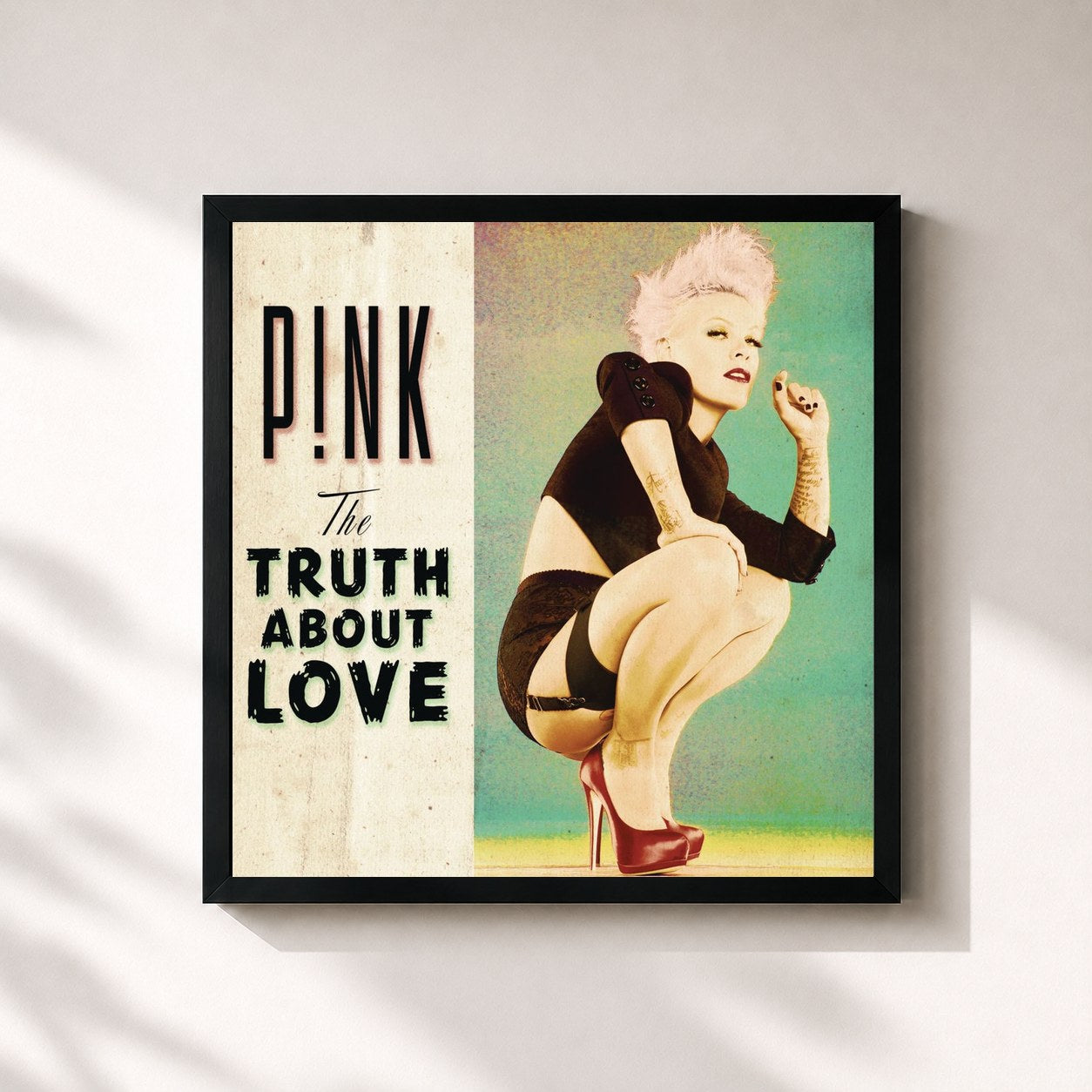 #noir The Truth About Love di P!nk in stampa quadrata incorniciata, cornice nera 32x32 cm