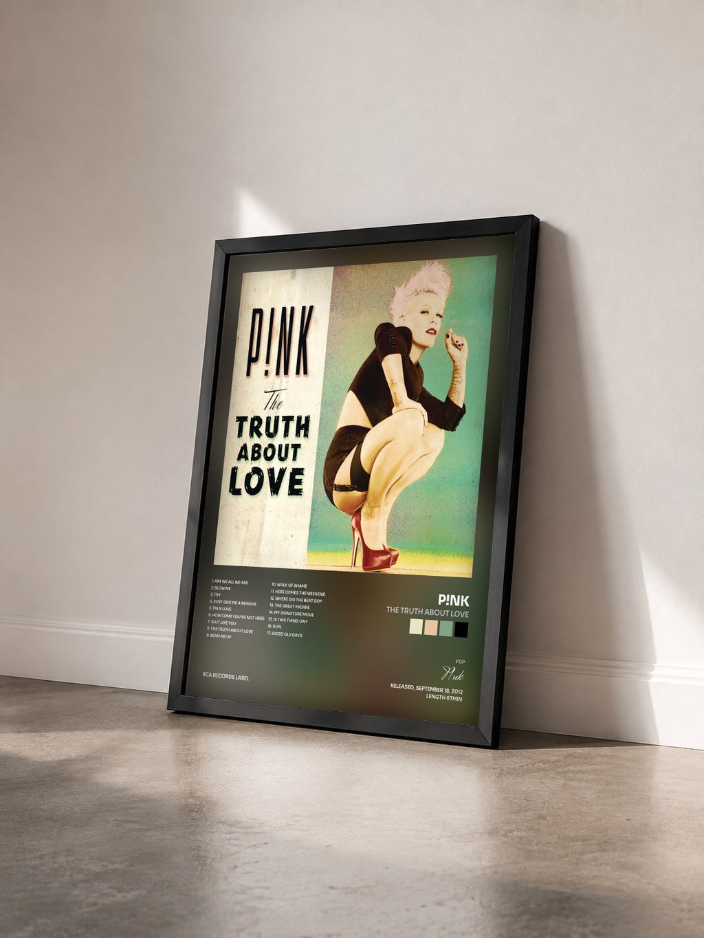 #noir Tableau de l'album The Truth About Love de P!nk vu de trois quarts, cadre noir
