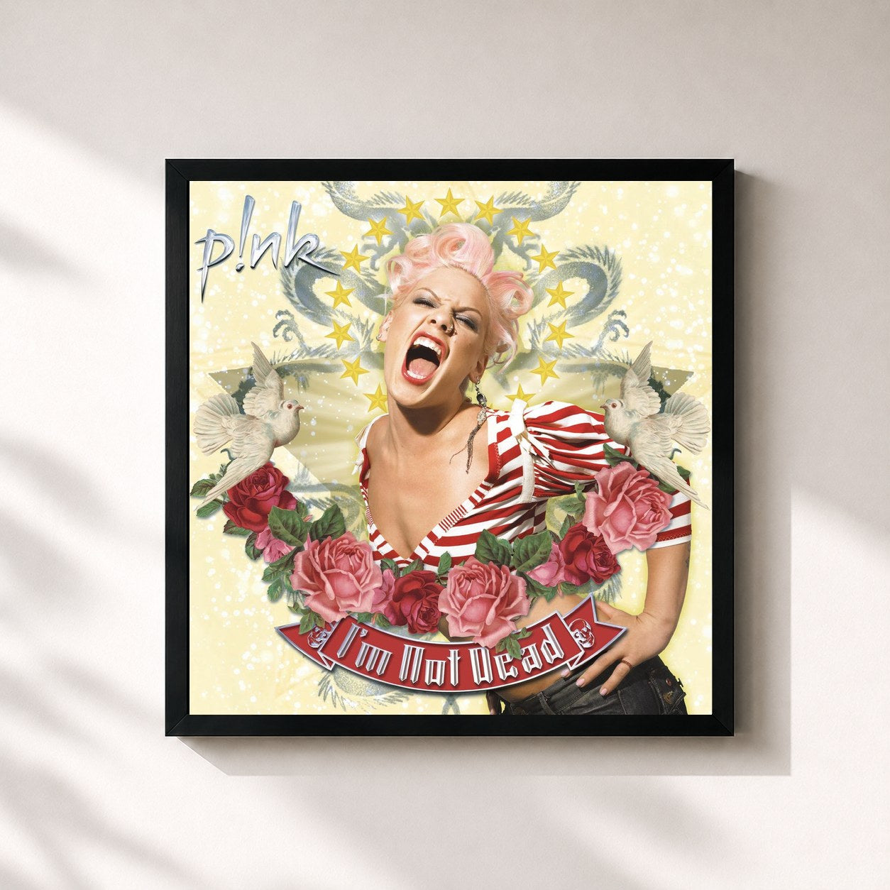 #noir I'm Not Dead de P!nk en lámina cuadrada enmarcada, marco negro de 32x32 cm