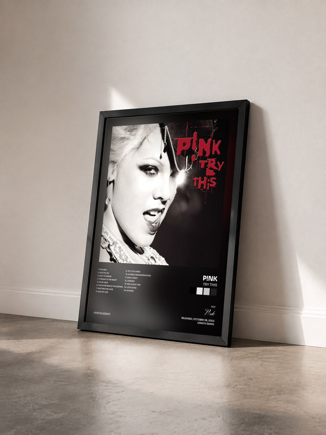 #noir Try This de P!nk en lámina enmarcada vista de tres cuartos, marco negro