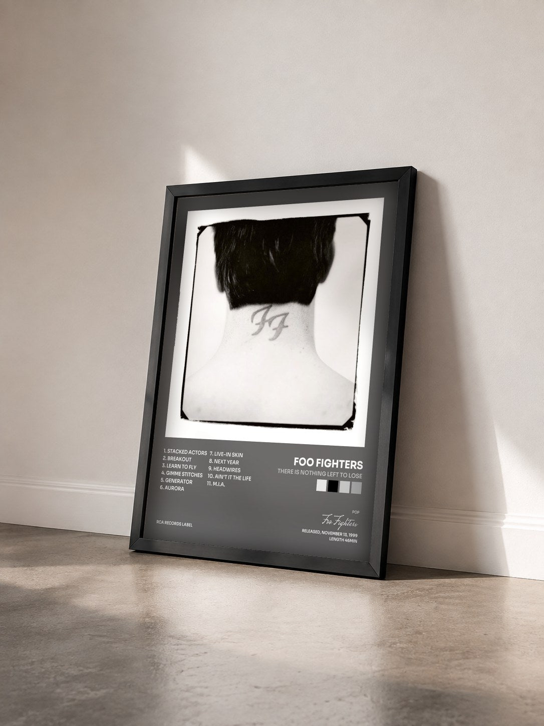 #noir Tableau de l'album There Is Nothing Left To Lose de Foo Fighters vu de trois quarts, cadre noir