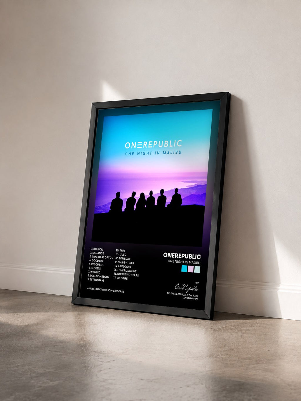 #noir One Night In Malibu di OneRepublic in stampa incorniciata vista di tre quarti, cornice nera
