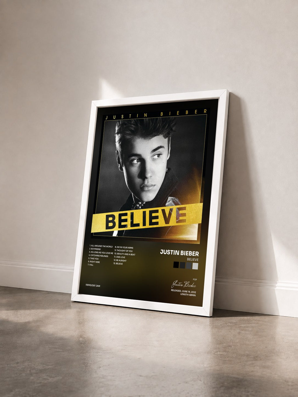 #blanc Tableau de l'album Believe de Justin Bieber vu de trois quarts, cadre blanc