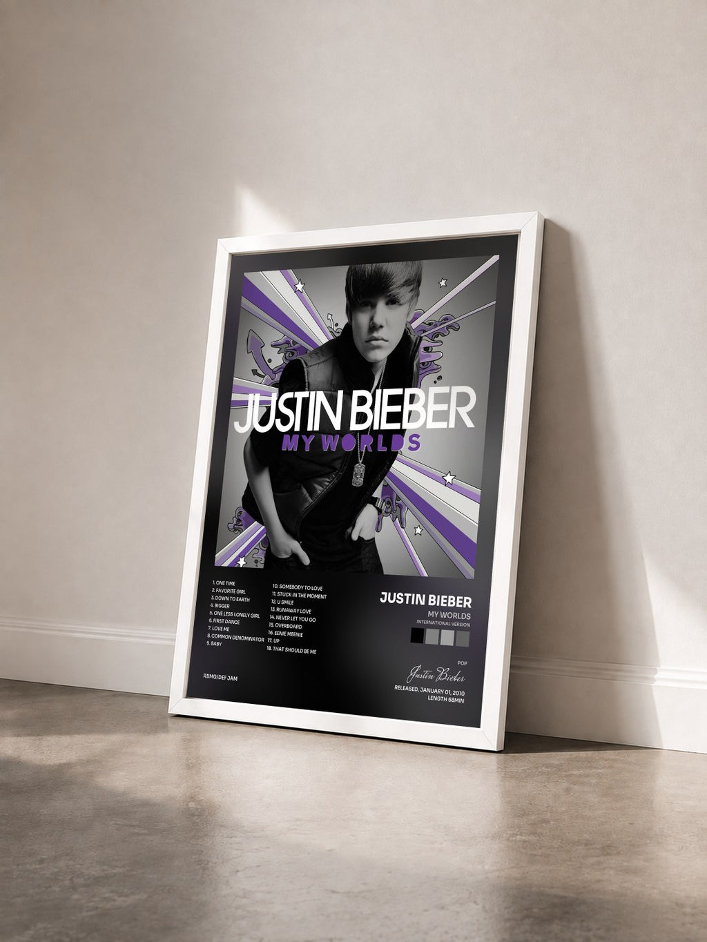 #blanc Tableau de l'album My Worlds (International Version) de Justin Bieber vu de trois quarts, cadre blanc
