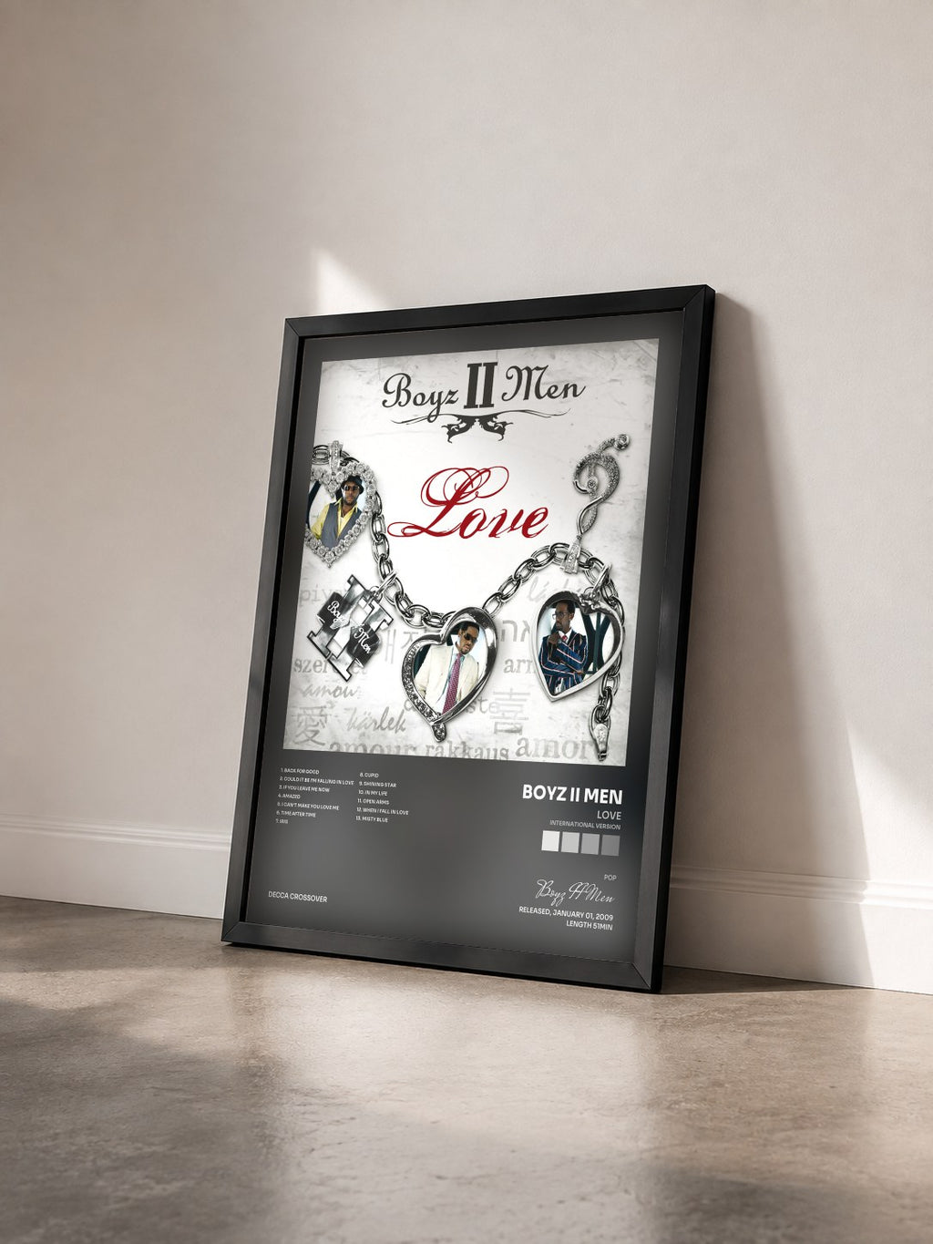 #noir Tableau de l'album Love (International Version) de Boyz II Men vu de trois quarts, cadre noir