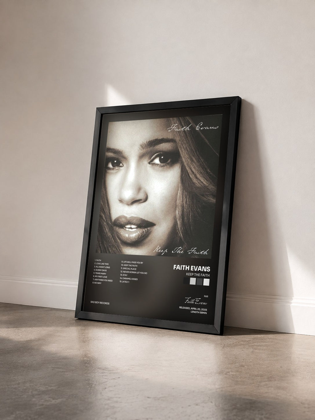 #noir Keep the Faith von Faith Evans als gerahmter Kunstdruck von schräg gesehen, schwarzer Rahmen