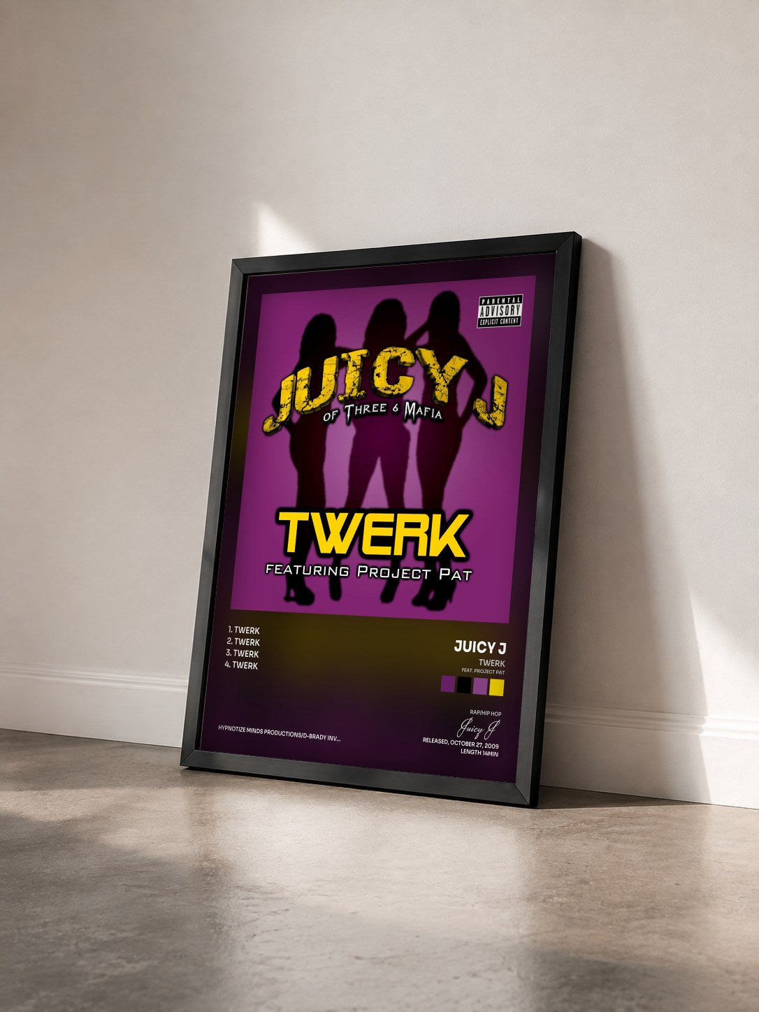 #noir Tableau de l'album Twerk (feat. Project Pat) de Juicy J vu de trois quarts, cadre noir