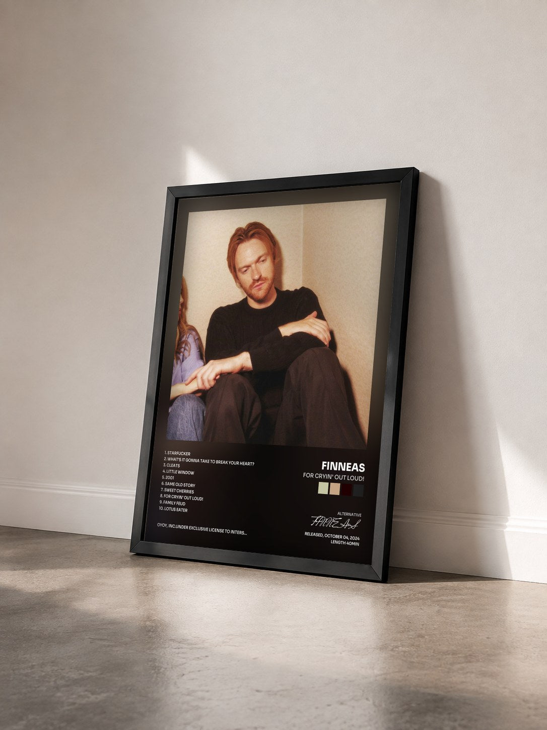 #noir For Cryin' Out Loud! von FINNEAS als gerahmter Kunstdruck von schräg gesehen, schwarzer Rahmen