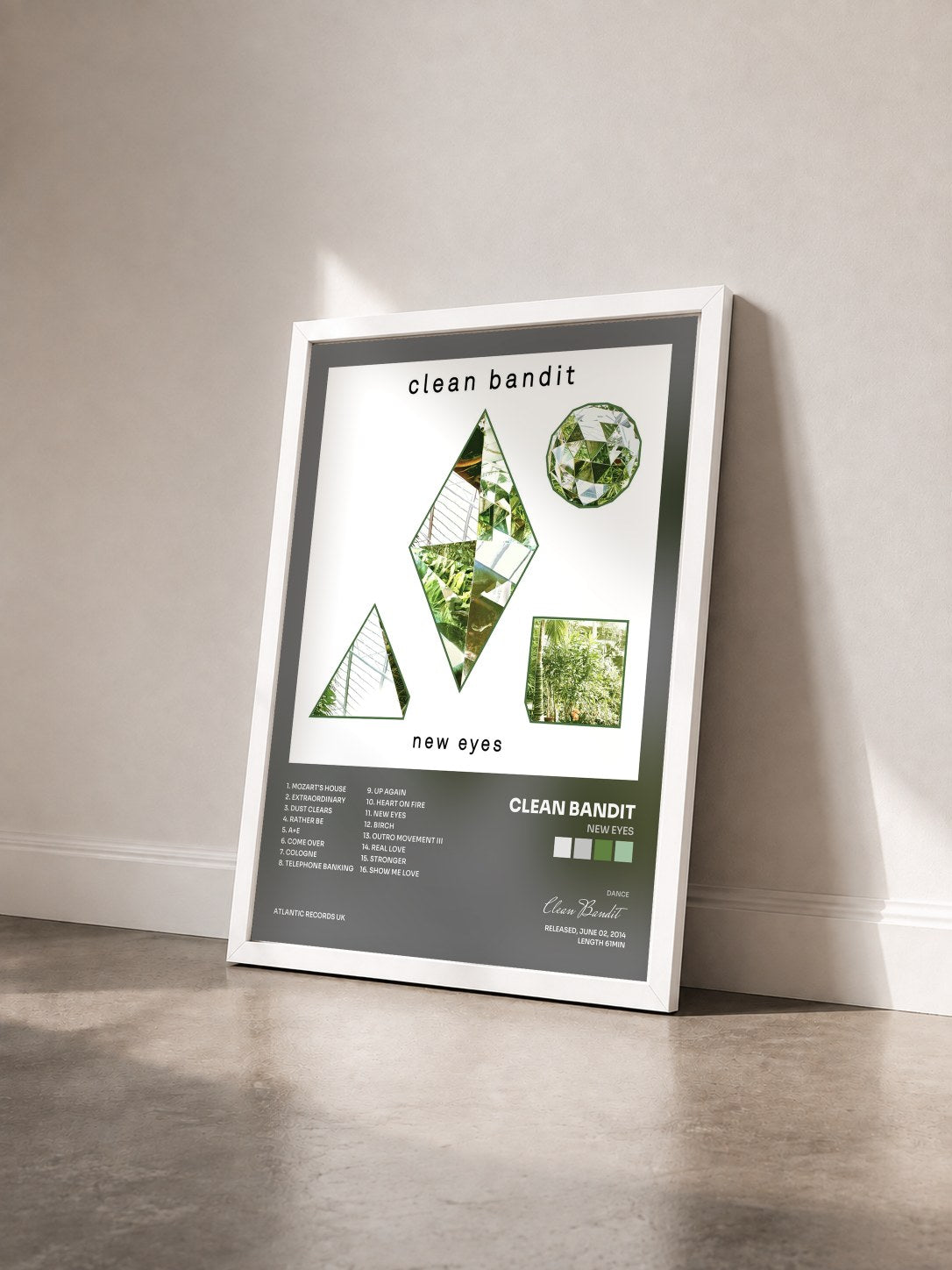 #blanc Tableau de l'album New Eyes de Clean Bandit vu de trois quarts, cadre blanc