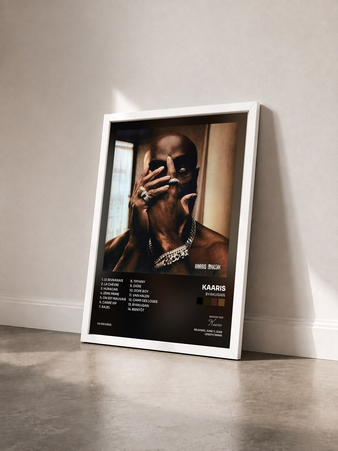 #blanc Tableau de l'album BYAKUGAN de Kaaris vu de trois quarts, cadre blanc