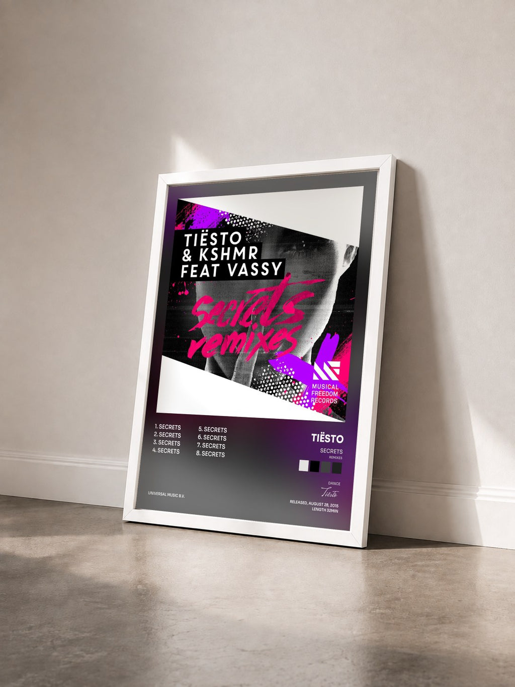 #blanc Tableau de l'album Secrets (Remixes) de Tiësto vu de trois quarts, cadre blanc