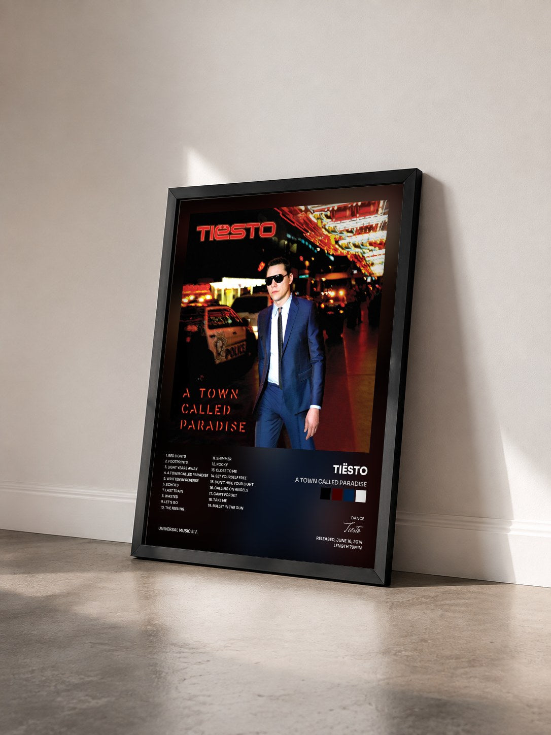 #noir Tableau de l'album A Town Called Paradise de Tiësto vu de trois quarts, cadre noir
