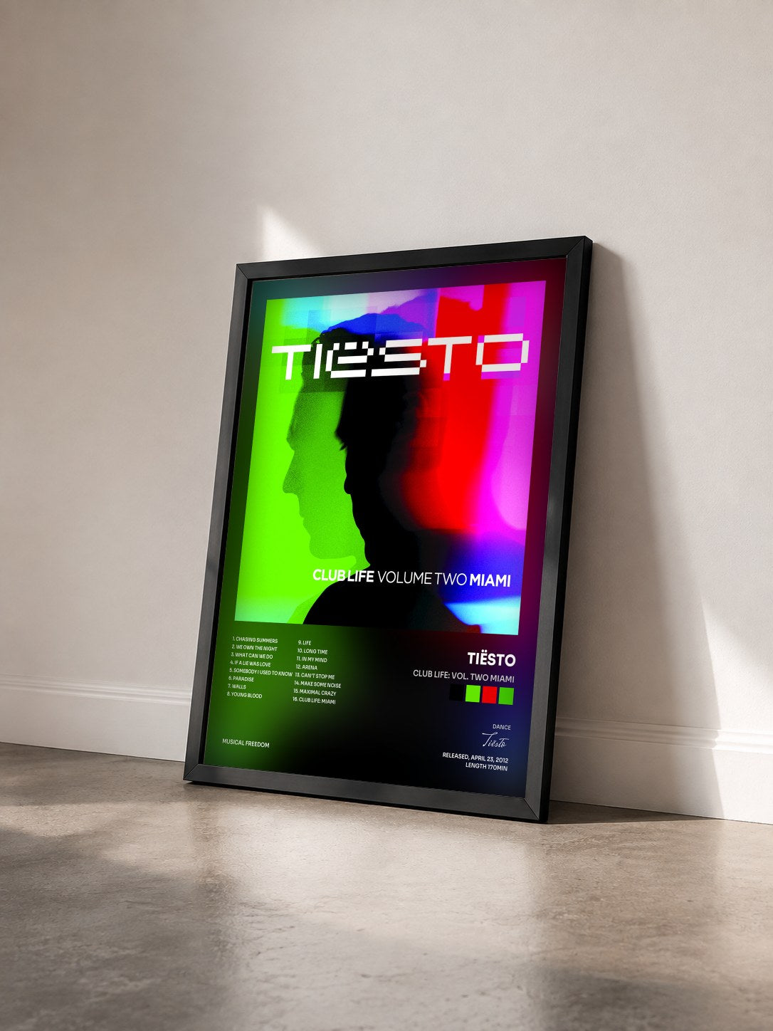 #noir Tableau de l'album Club Life: Vol. Two Miami de Tiësto vu de trois quarts, cadre noir