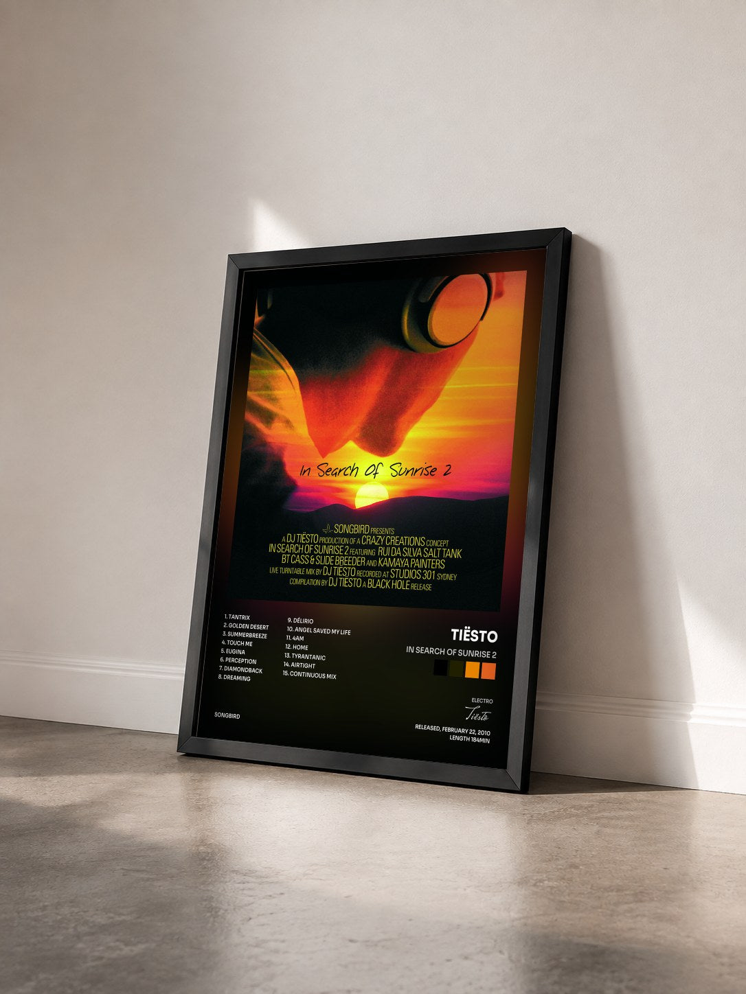 #noir Tableau de l'album In Search Of Sunrise 2 de Tiësto vu de trois quarts, cadre noir