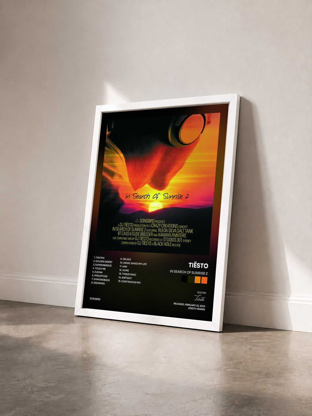 #blanc Tableau de l'album In Search Of Sunrise 2 de Tiësto vu de trois quarts, cadre blanc
