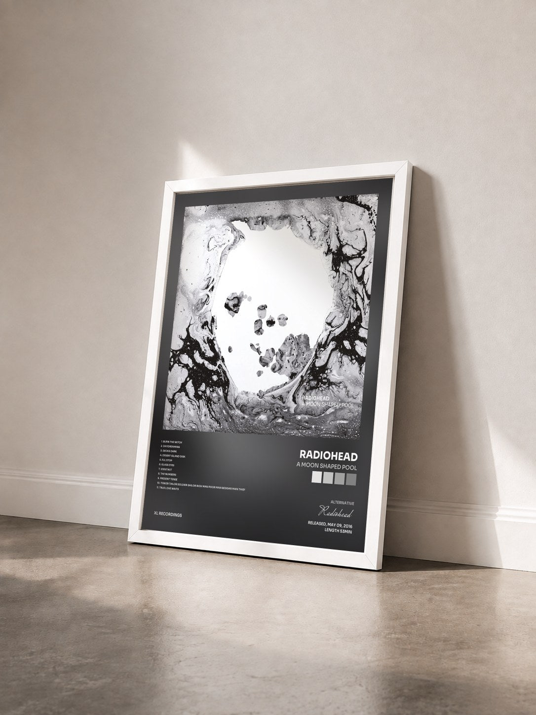 #blanc Tableau de l'album A Moon Shaped Pool de Radiohead vu de trois quarts, cadre blanc