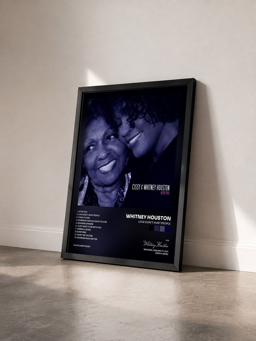 #noir Tableau de l'album Love Don't Hurt People de Whitney Houston vu de trois quarts, cadre noir