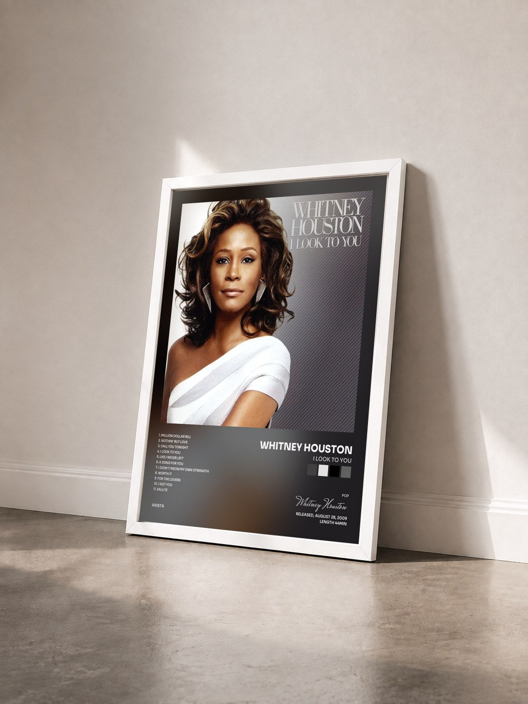 #blanc Tableau de l'album I Look To You de Whitney Houston vu de trois quarts, cadre blanc