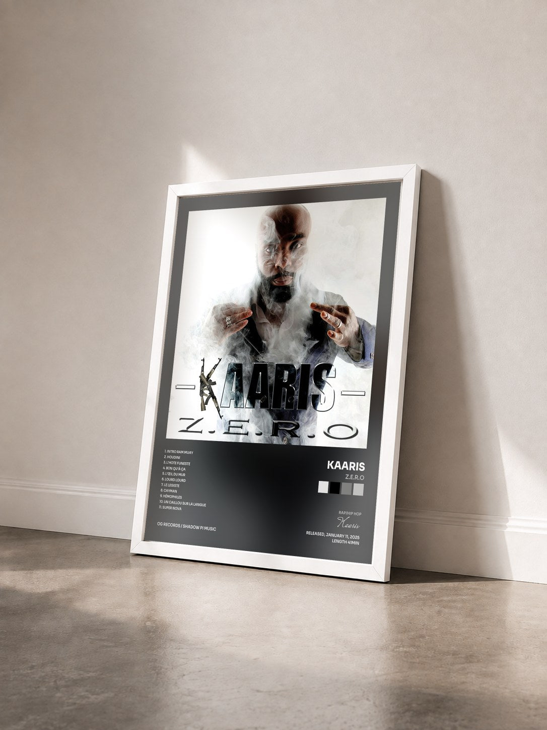 #blanc Tableau de l'album Z.E.R.O de Kaaris vu de trois quarts, cadre blanc