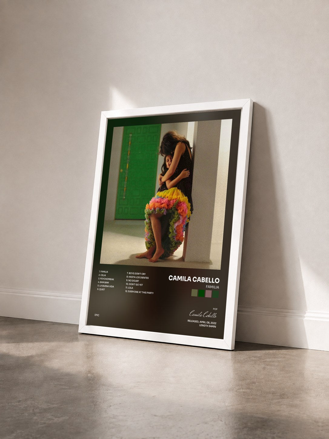 #blanc Tableau de l'album Familia de Camila Cabello vu de trois quarts, cadre blanc
