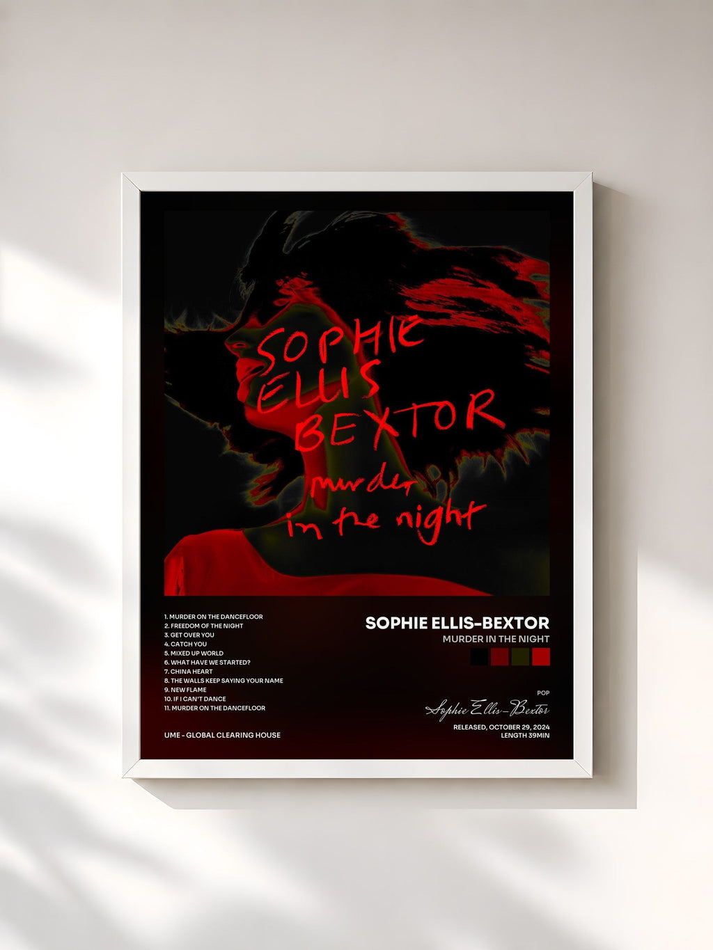 #blanc Murder In The Night di Sophie Ellis-Bextor in stampa incorniciata, cornice bianca, stampata e incorniciata in Francia