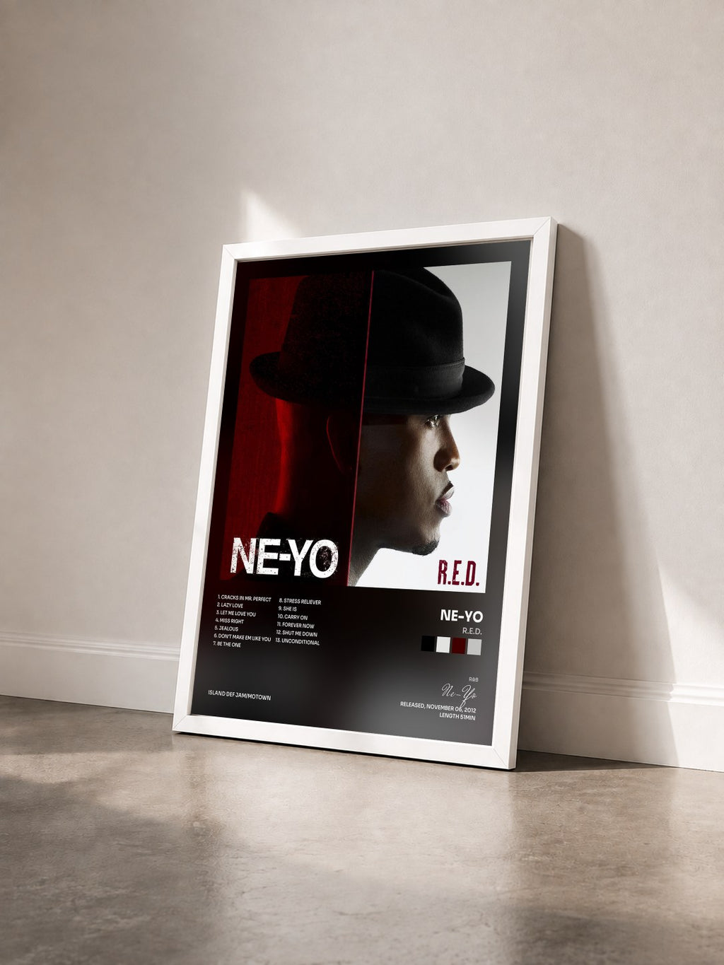 #blanc Tableau de l'album R.E.D. de Ne-Yo vu de trois quarts, cadre blanc