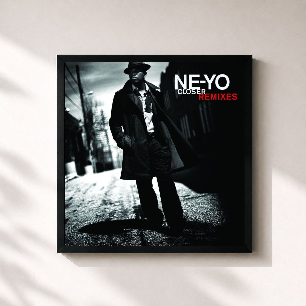 #noir Tableau carré de l'album Closer (Remixes) de Ne-Yo, cadre noir 32x32 cm