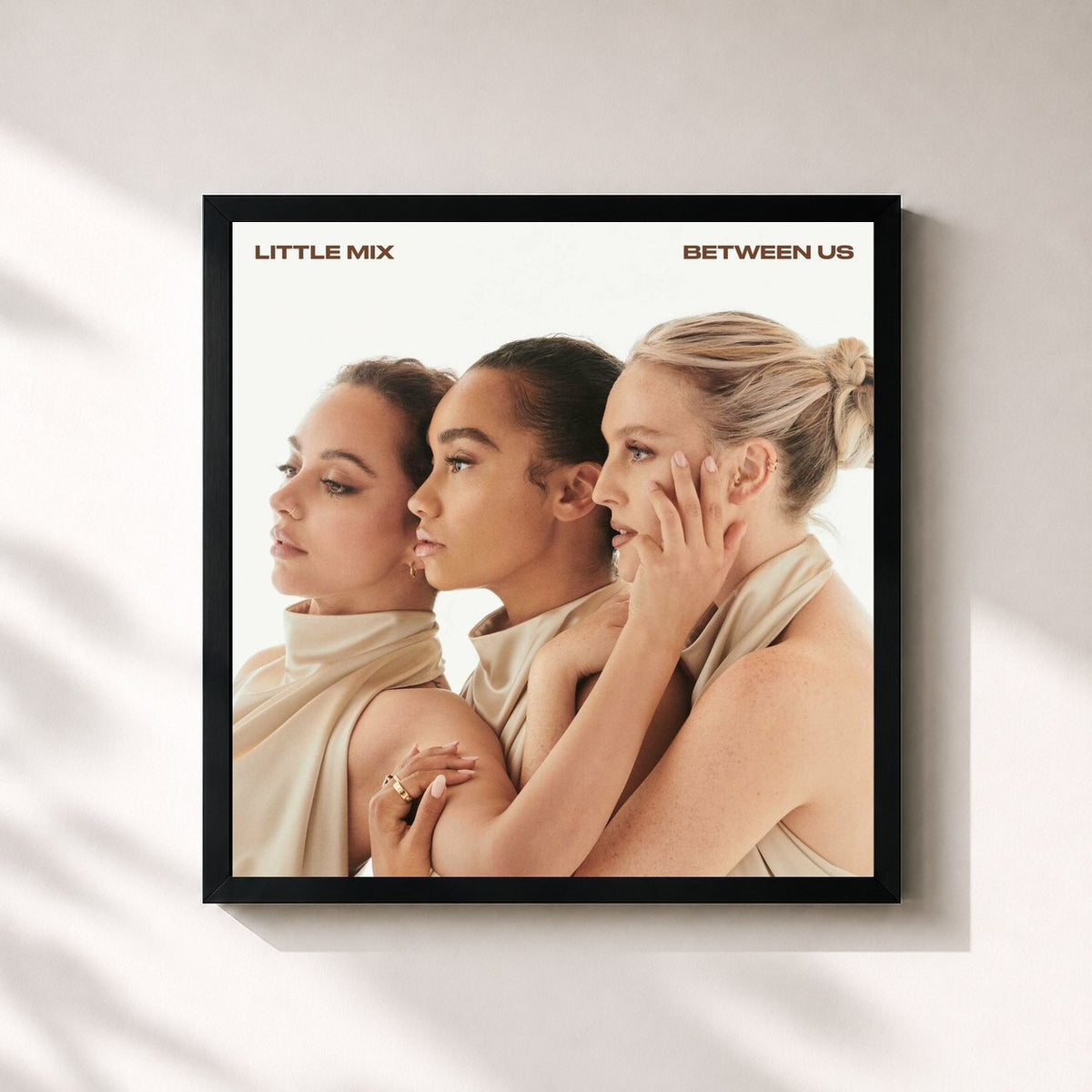 #noir Tableau carré de l'album Between Us de Little Mix, cadre noir 32x32 cm