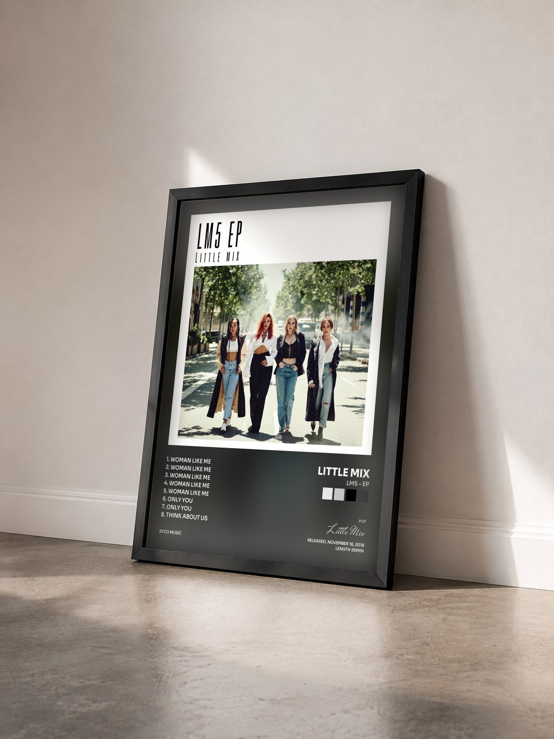 #noir Tableau de l'album LM5 - EP de Little Mix vu de trois quarts, cadre noir