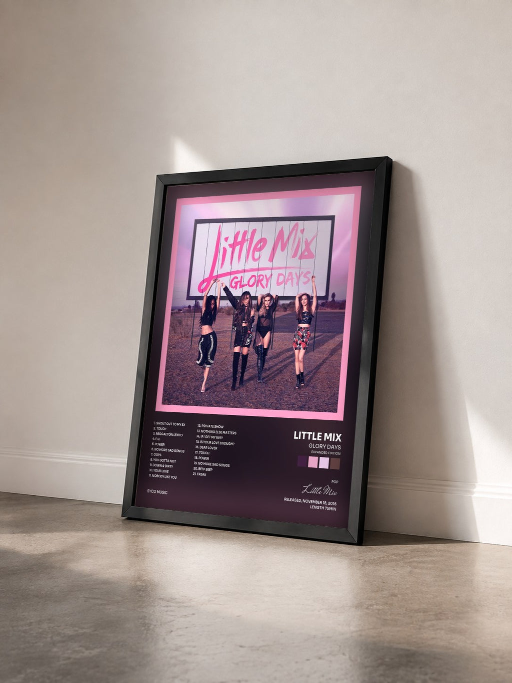 #noir Glory Days (Expanded Edition) di Little Mix in stampa incorniciata vista di tre quarti, cornice nera