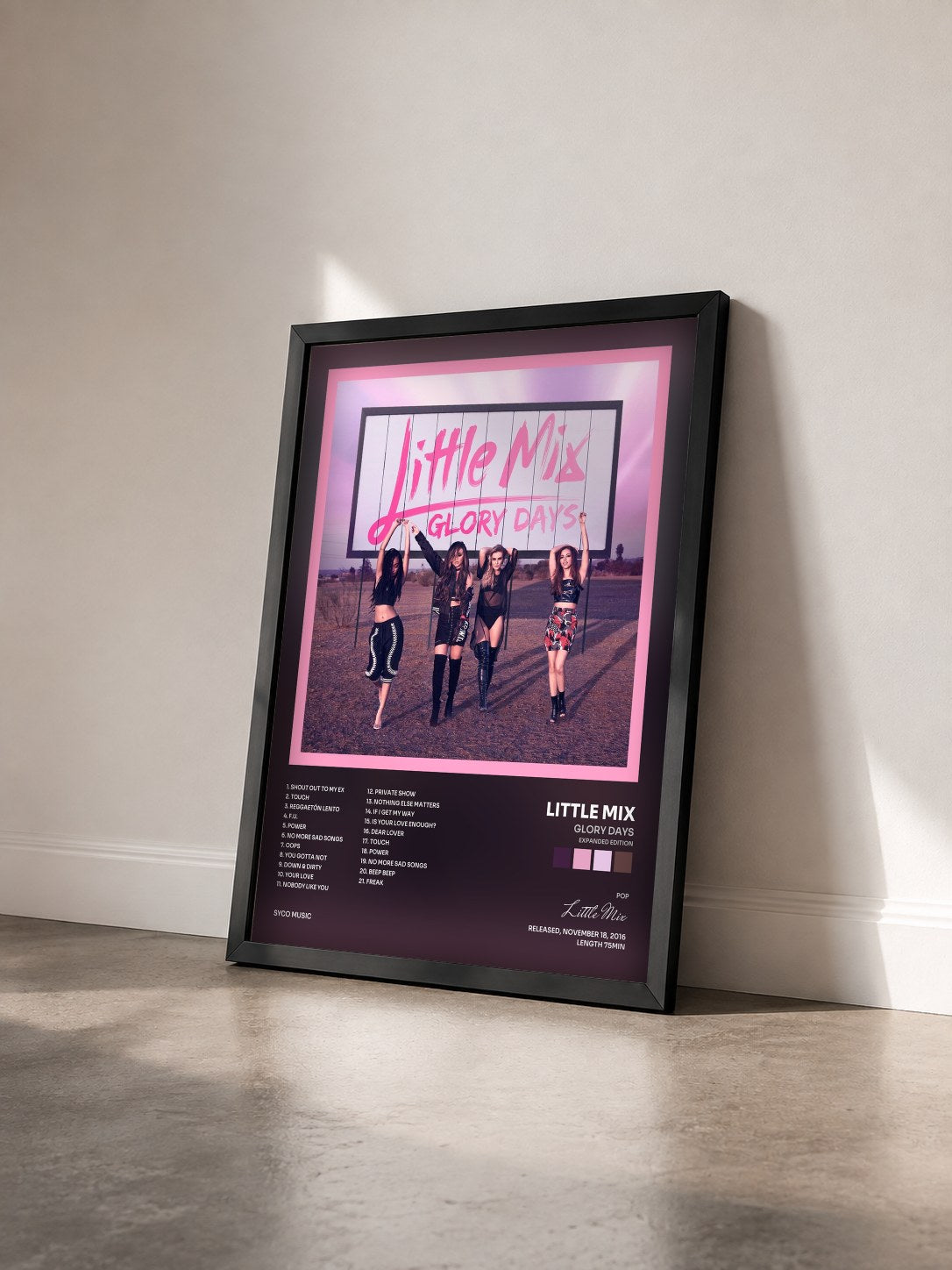 #noir Tableau de l'album Glory Days (Expanded Edition) de Little Mix vu de trois quarts, cadre noir