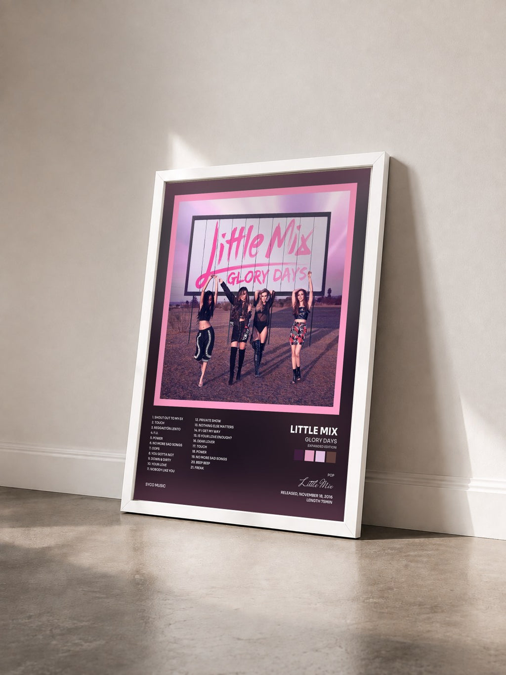 #blanc Glory Days (Expanded Edition) di Little Mix in stampa incorniciata vista di tre quarti, cornice bianca