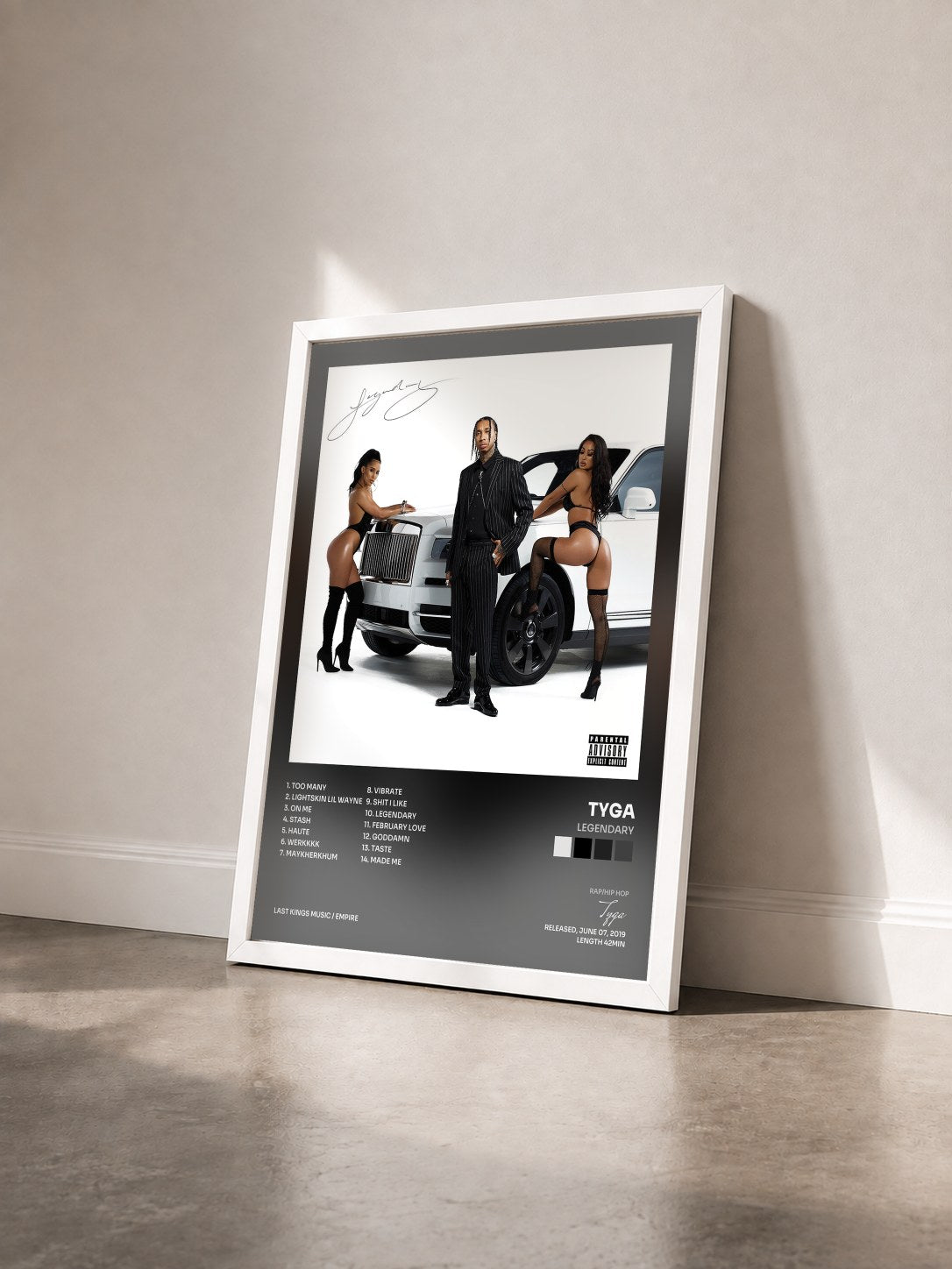 #blanc Tableau de l'album Legendary de Tyga vu de trois quarts, cadre blanc