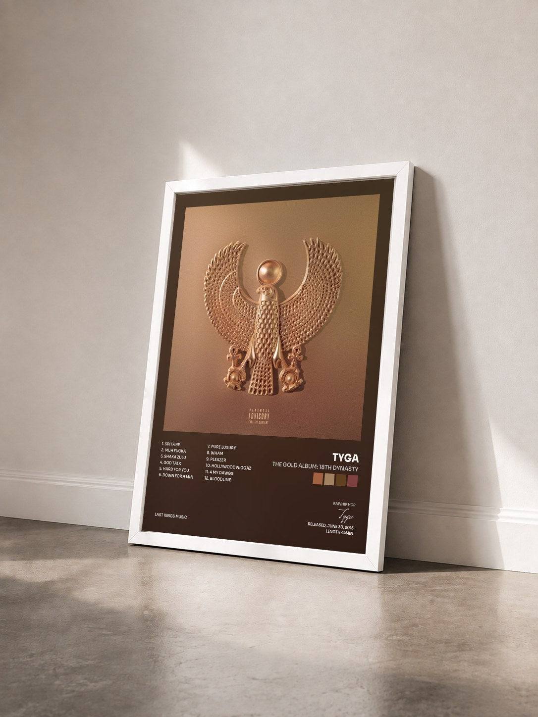 #blanc Tableau de l'album The Gold Album: 18th Dynasty de Tyga vu de trois quarts, cadre blanc