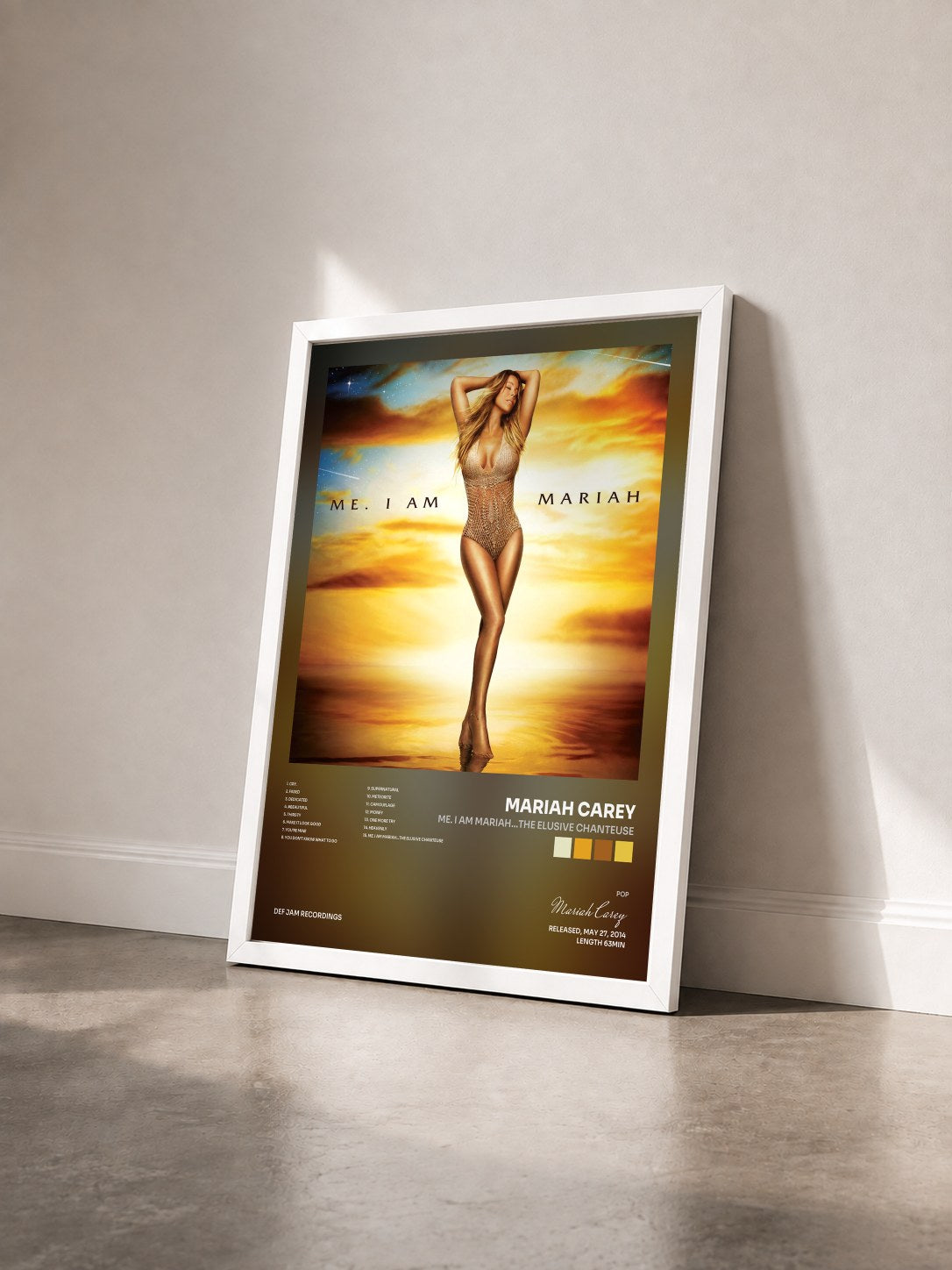 #blanc Tableau de l'album Me. I Am Mariah…The Elusive Chanteuse de Mariah Carey vu de trois quarts, cadre blanc
