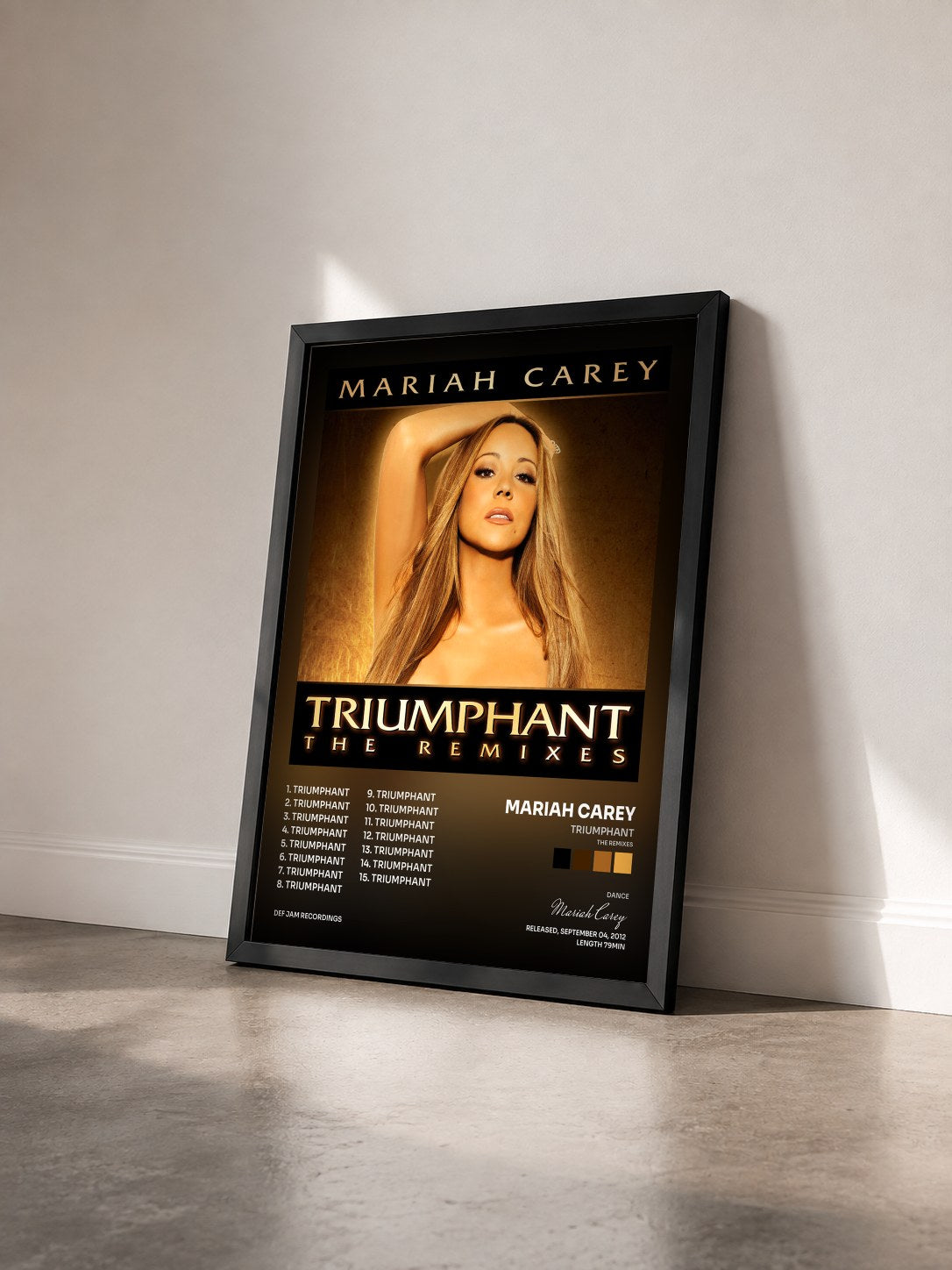 #noir Tableau de l'album Triumphant (The Remixes) de Mariah Carey vu de trois quarts, cadre noir