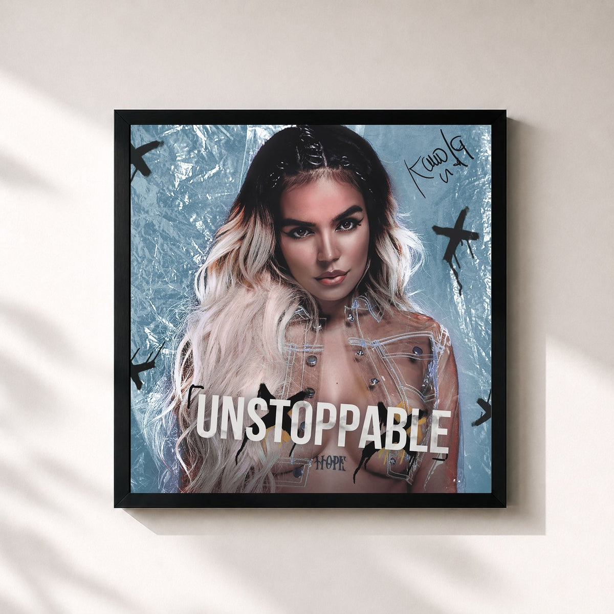 #noir Unstoppable di KAROL G in stampa quadrata incorniciata, cornice nera 32x32 cm