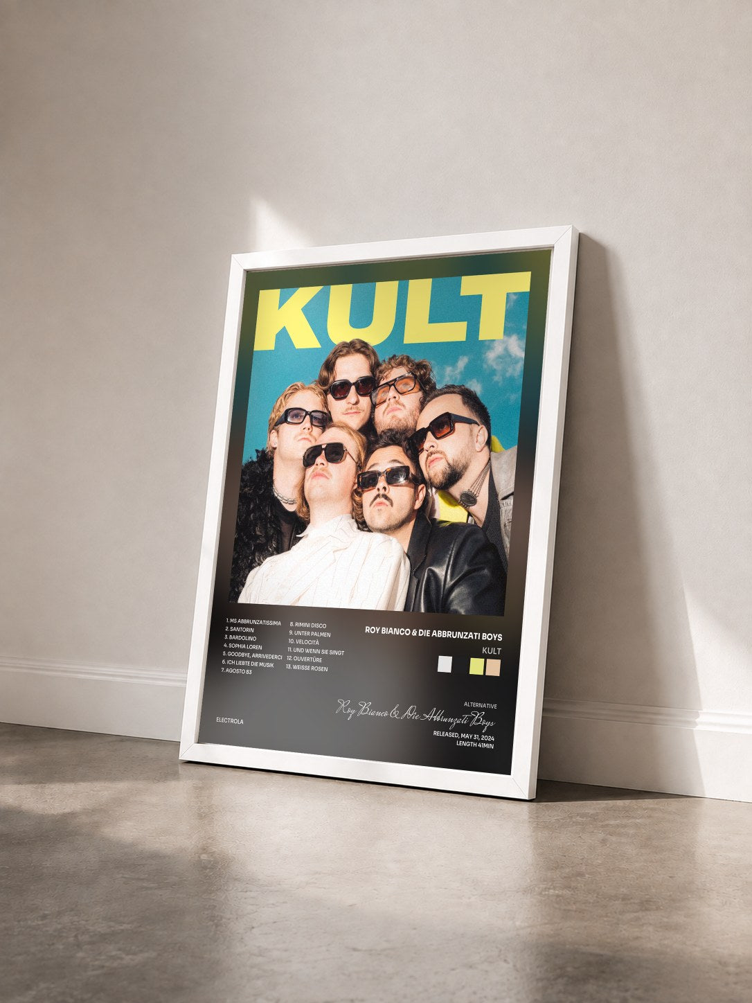 #blanc Tableau de l'album Kult de Roy Bianco & Die Abbrunzati Boys vu de trois quarts, cadre blanc