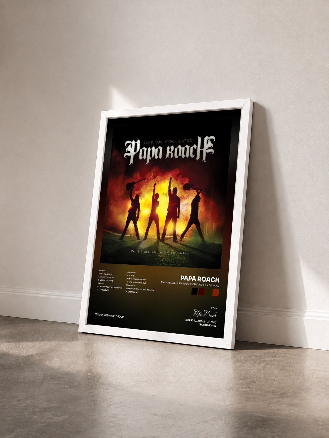 #blanc Tableau de l'album Time For Annihilation: On the Record & On the Road de Papa Roach vu de trois quarts, cadre blanc